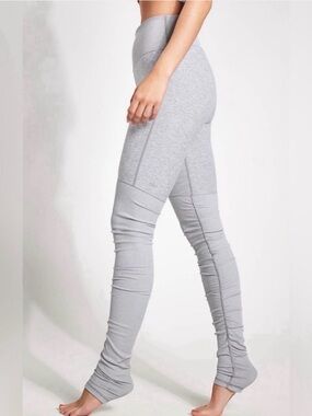 ALO Yoga Women’s Light Gray High-Rise Seam Detail Leggings - M
